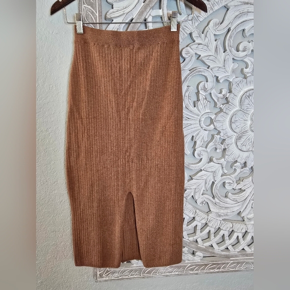 FREE PEOPLE Women’s Skyline Midi Skirt  Ribbed Front Split Cocoa Heather M - Picture 2 of 5